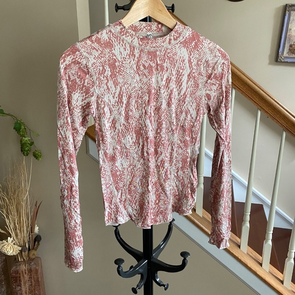 Free People Intimately Long Sleeve Active Wear Top Animal Print Size S - Picture 1 of 12